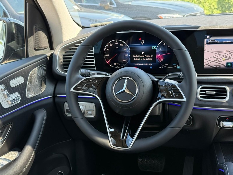 Mercedes-Benz GLE Vehicle Full-screen Gallery Image 10