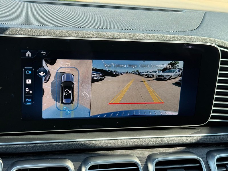 Mercedes-Benz GLE Vehicle Full-screen Gallery Image 19