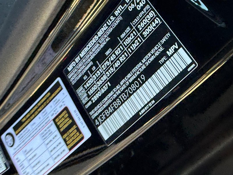 Mercedes-Benz GLE Vehicle Full-screen Gallery Image 20