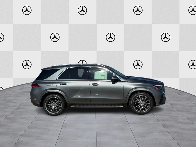 Mercedes-Benz GLE Vehicle Full-screen Gallery Image 2
