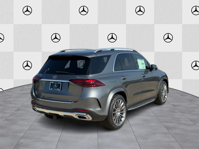 Mercedes-Benz GLE Vehicle Full-screen Gallery Image 3