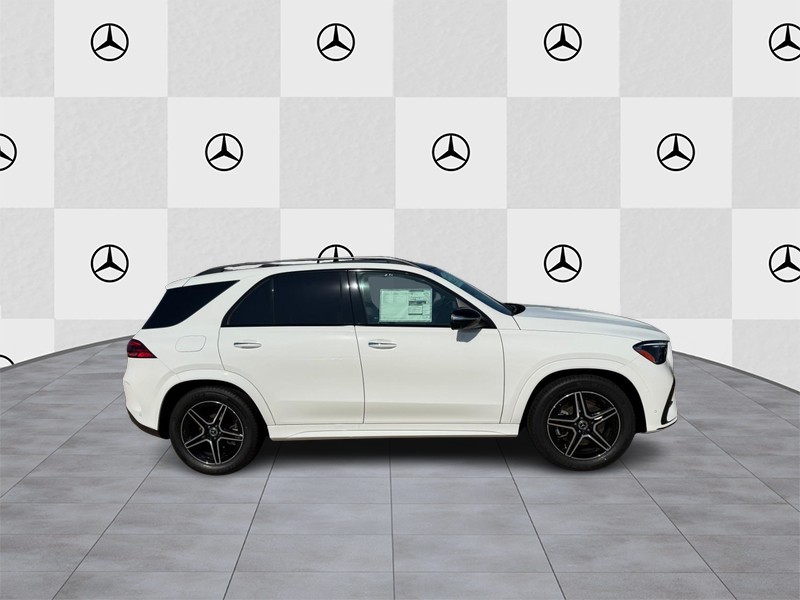 Mercedes-Benz GLE Vehicle Full-screen Gallery Image 2