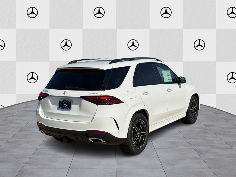 Mercedes-Benz GLE Vehicle Full-screen Gallery Image 3