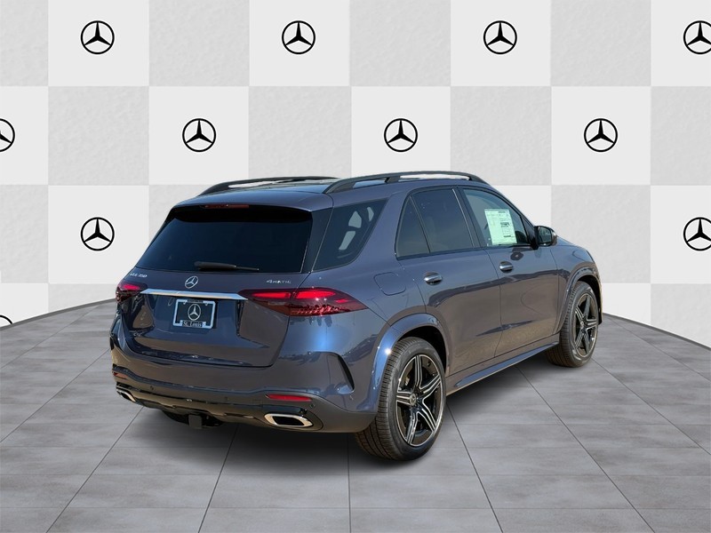 Mercedes-Benz GLE Vehicle Full-screen Gallery Image 3