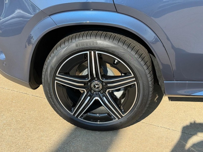 Mercedes-Benz GLE Vehicle Full-screen Gallery Image 6