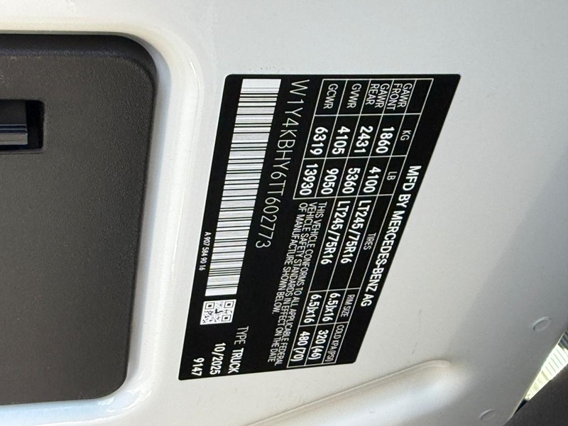 Mercedes-Benz Sprinter Van Vehicle Full-screen Gallery Image 15