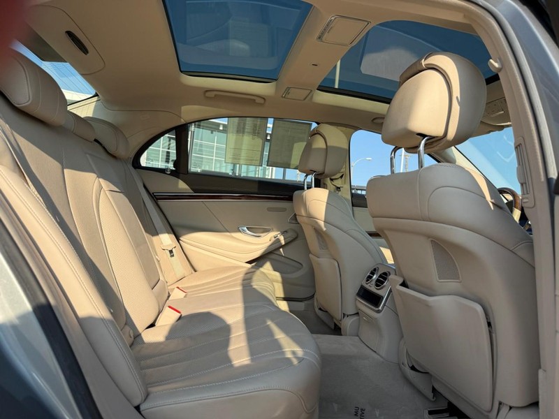 Mercedes-Benz S-Class Vehicle Full-screen Gallery Image 12