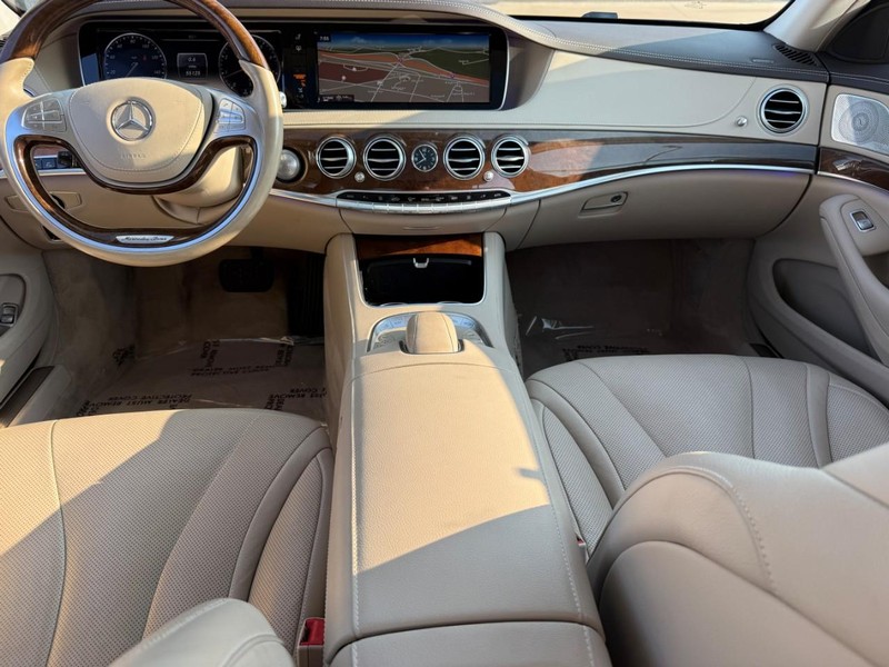 Mercedes-Benz S-Class Vehicle Full-screen Gallery Image 13