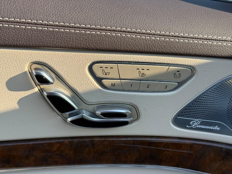 Mercedes-Benz S-Class Vehicle Full-screen Gallery Image 18