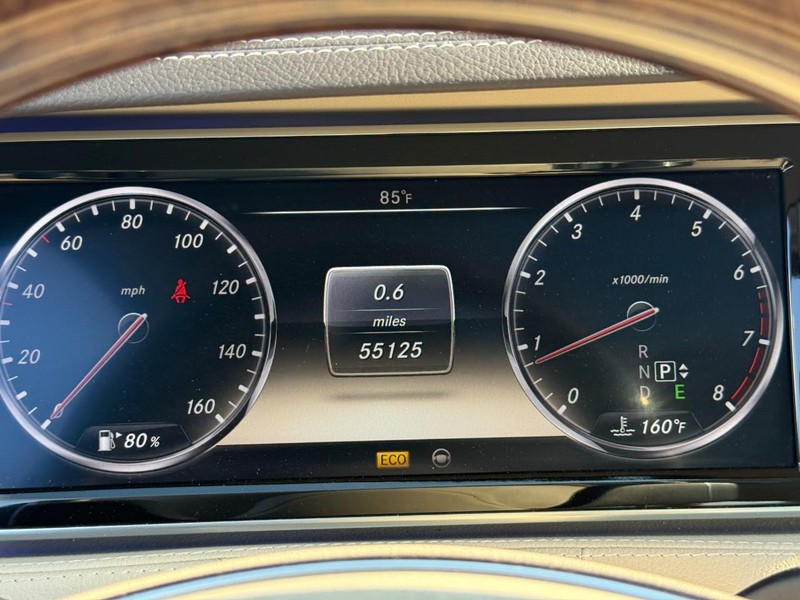 Mercedes-Benz S-Class Vehicle Full-screen Gallery Image 25