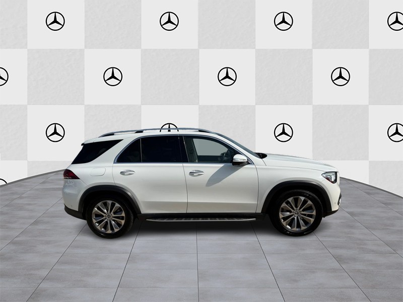 Mercedes-Benz GLE Vehicle Full-screen Gallery Image 2