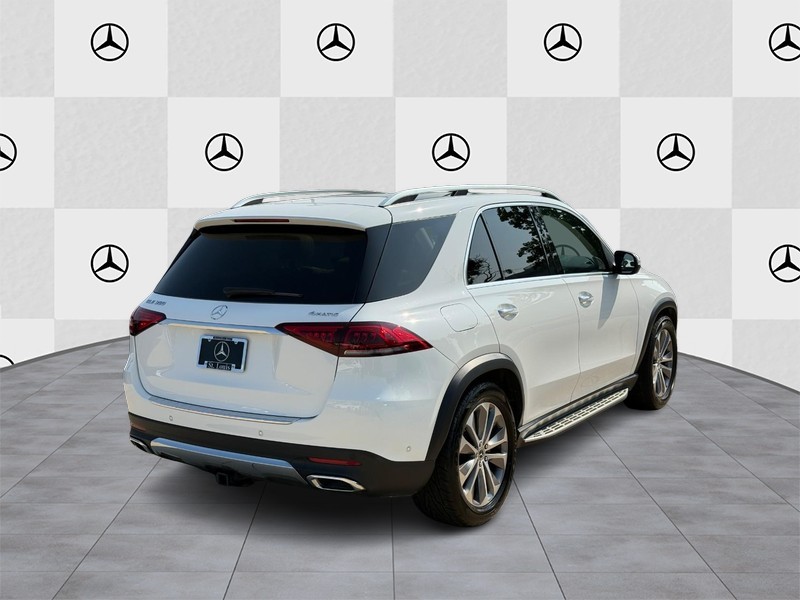 Mercedes-Benz GLE Vehicle Full-screen Gallery Image 3