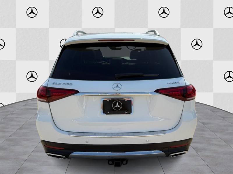 Mercedes-Benz GLE Vehicle Full-screen Gallery Image 6