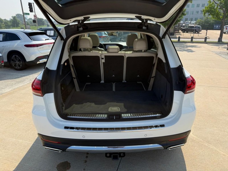 Mercedes-Benz GLE Vehicle Full-screen Gallery Image 8