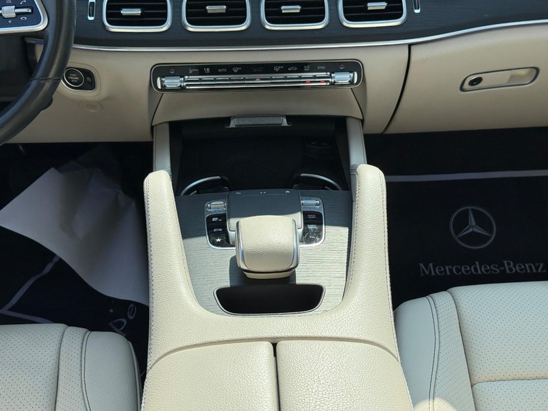 Mercedes-Benz GLE Vehicle Full-screen Gallery Image 17