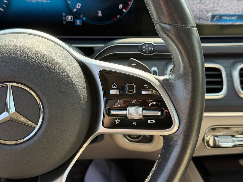 Mercedes-Benz GLE Vehicle Full-screen Gallery Image 22