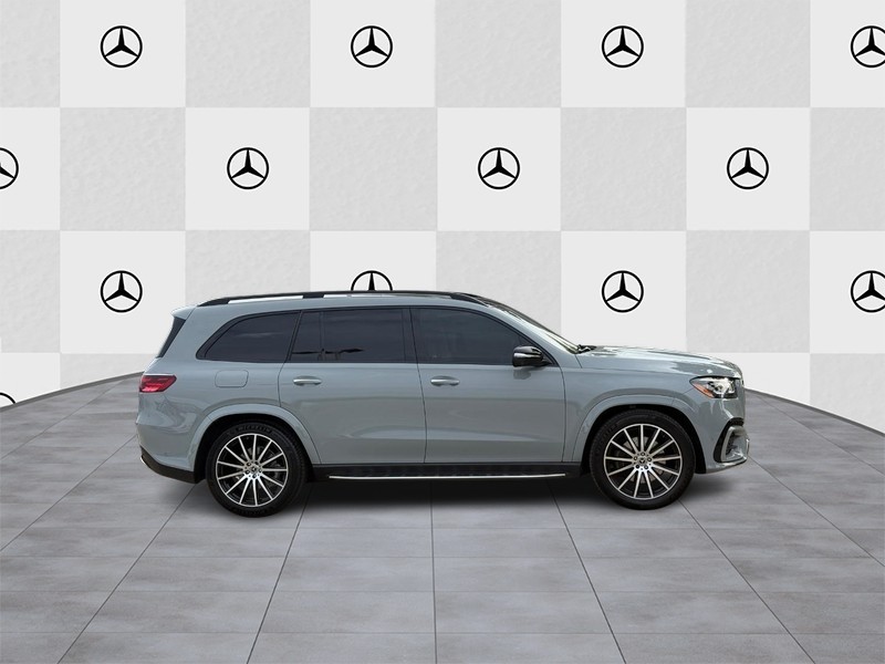 Mercedes-Benz GLS Vehicle Full-screen Gallery Image 2