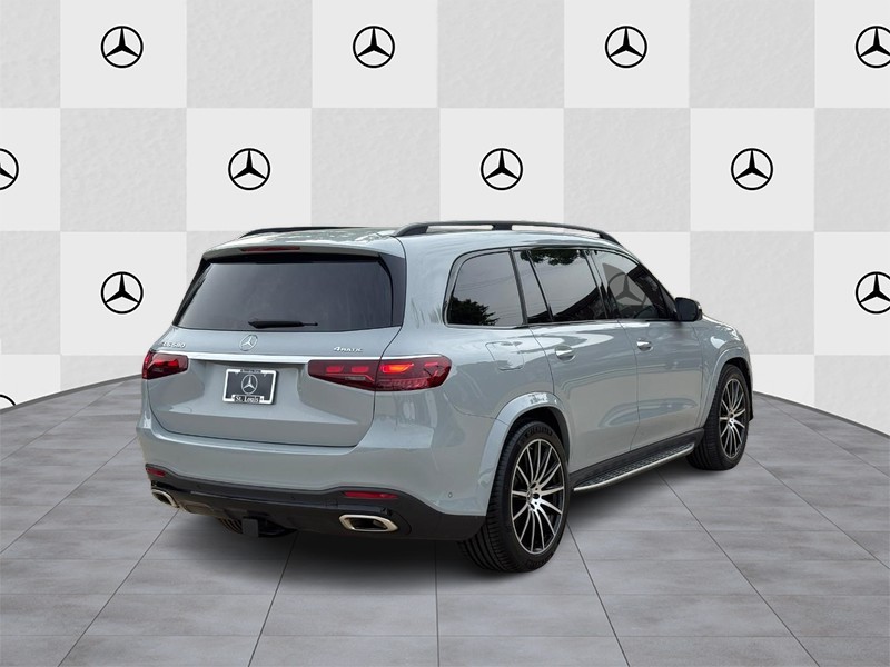 Mercedes-Benz GLS Vehicle Full-screen Gallery Image 3