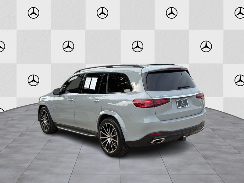 Mercedes-Benz GLS Vehicle Full-screen Gallery Image 4