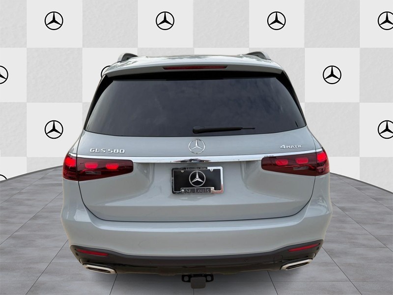 Mercedes-Benz GLS Vehicle Full-screen Gallery Image 6