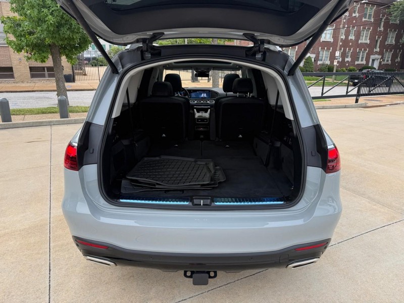 Mercedes-Benz GLS Vehicle Full-screen Gallery Image 8
