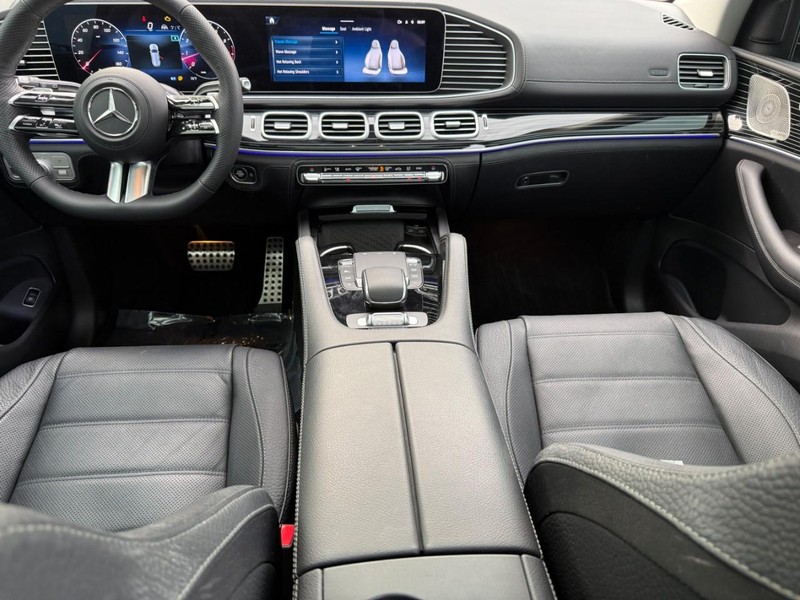 Mercedes-Benz GLS Vehicle Full-screen Gallery Image 13