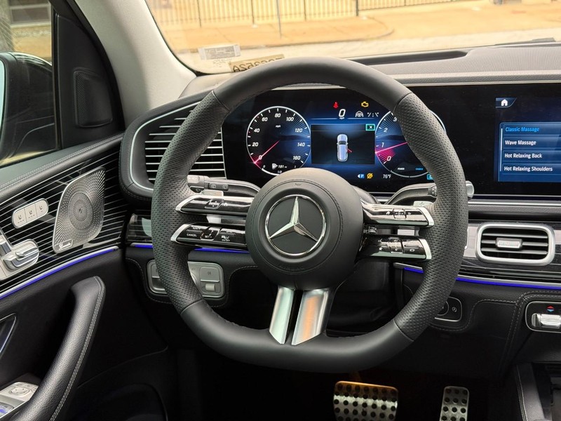 Mercedes-Benz GLS Vehicle Full-screen Gallery Image 14