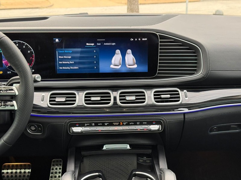 Mercedes-Benz GLS Vehicle Full-screen Gallery Image 15