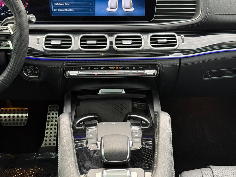 Mercedes-Benz GLS Vehicle Full-screen Gallery Image 16