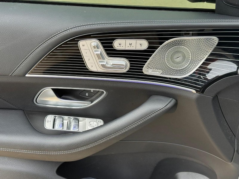 Mercedes-Benz GLS Vehicle Full-screen Gallery Image 17