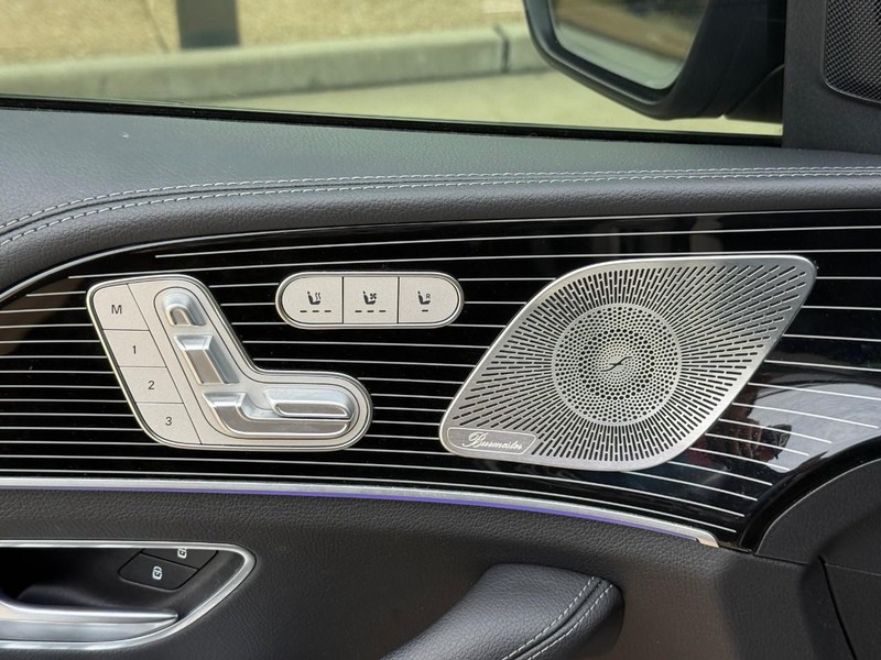 Mercedes-Benz GLS Vehicle Full-screen Gallery Image 18