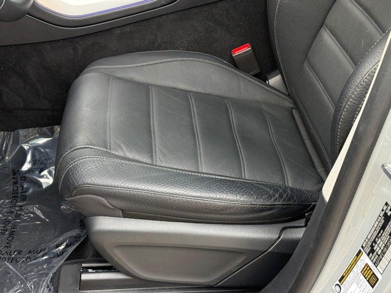 Mercedes-Benz GLS Vehicle Full-screen Gallery Image 19