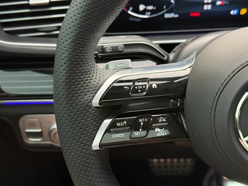 Mercedes-Benz GLS Vehicle Full-screen Gallery Image 20