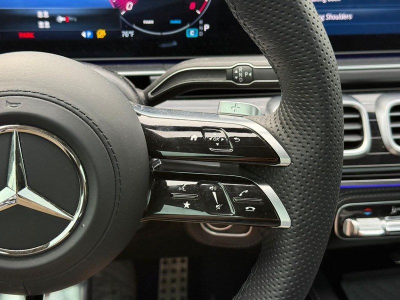 Mercedes-Benz GLS Vehicle Full-screen Gallery Image 21