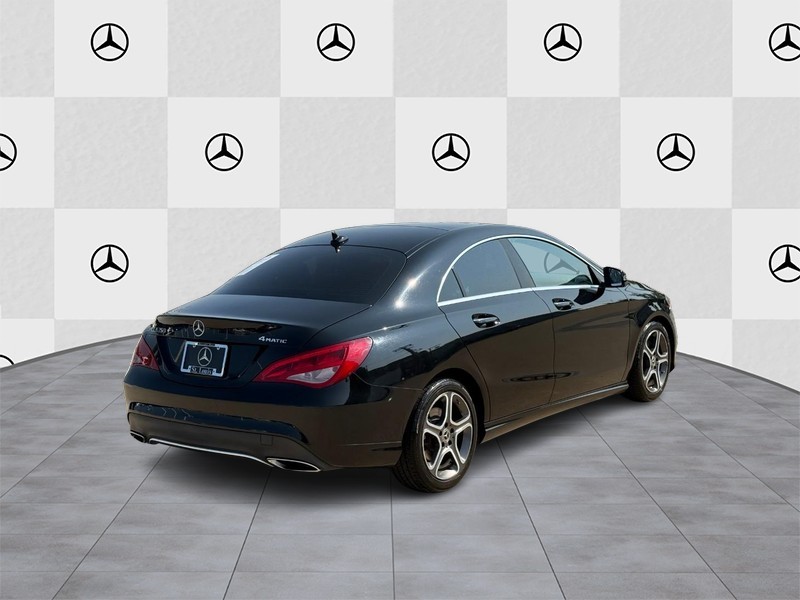 Mercedes-Benz CLA Vehicle Full-screen Gallery Image 02