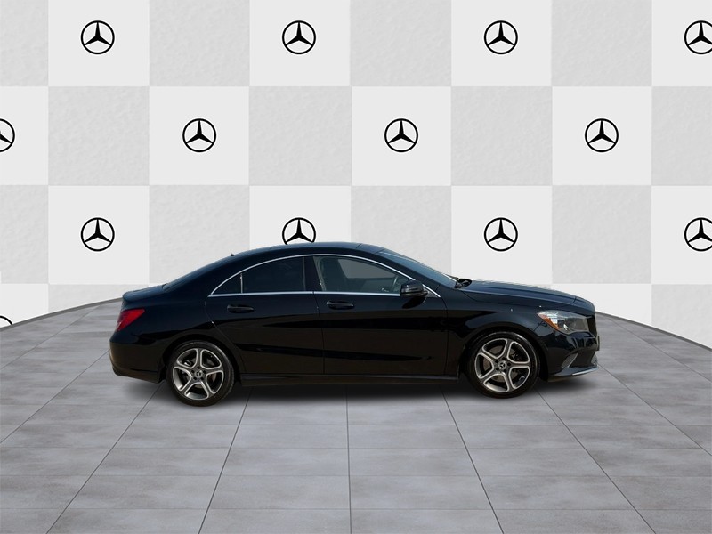 Mercedes-Benz CLA Vehicle Full-screen Gallery Image 04