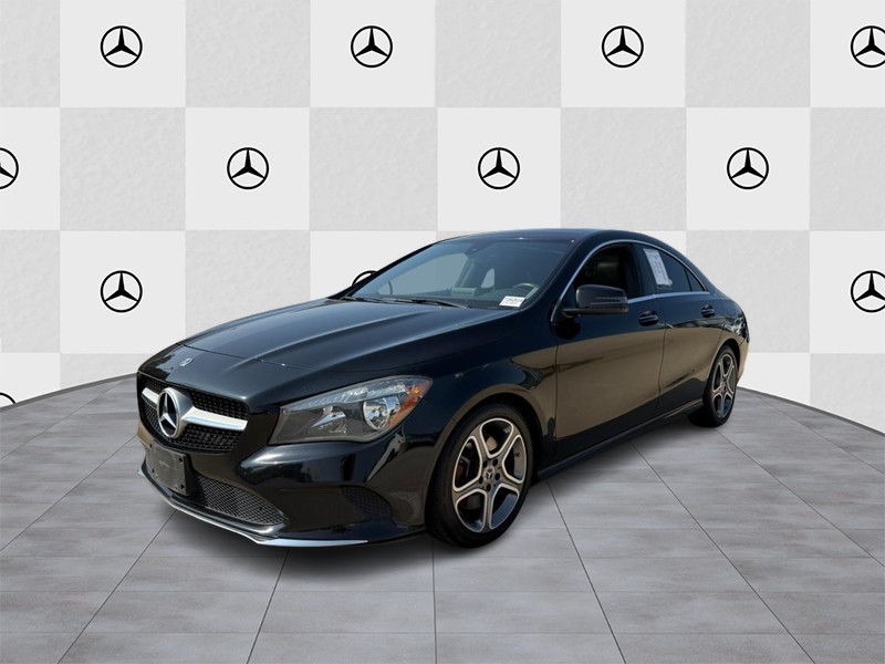 Mercedes-Benz CLA Vehicle Full-screen Gallery Image 05