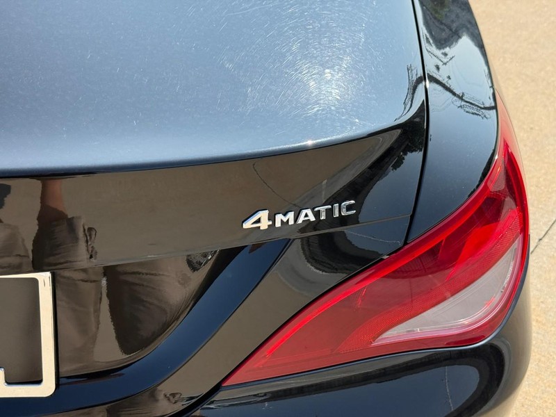 Mercedes-Benz CLA Vehicle Full-screen Gallery Image 11