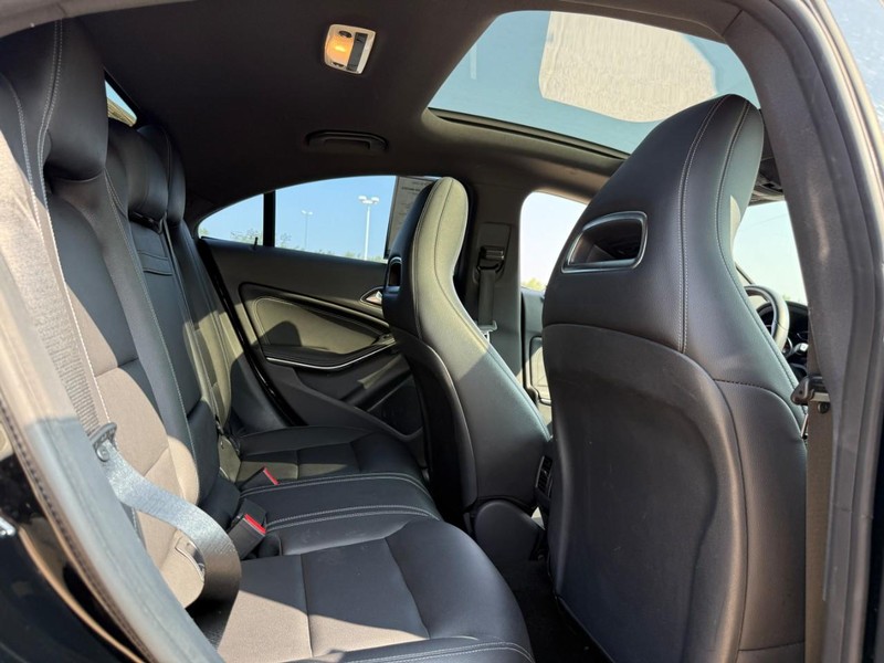 Mercedes-Benz CLA Vehicle Full-screen Gallery Image 12