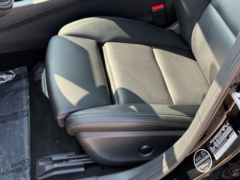 Mercedes-Benz CLA Vehicle Full-screen Gallery Image 15