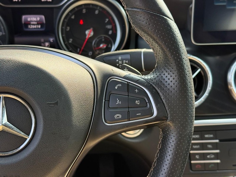 Mercedes-Benz CLA Vehicle Full-screen Gallery Image 17