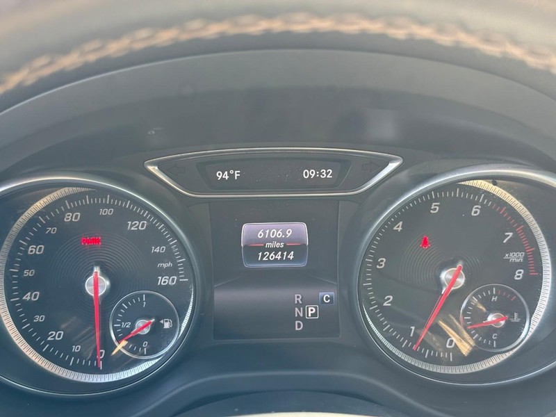 Mercedes-Benz CLA Vehicle Full-screen Gallery Image 18