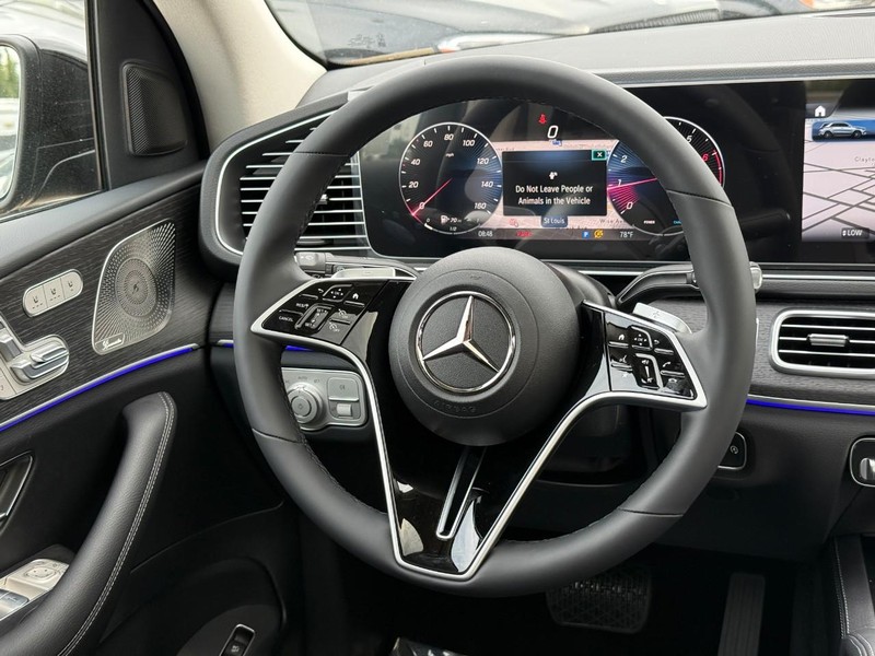 Mercedes-Benz GLE Vehicle Full-screen Gallery Image 10