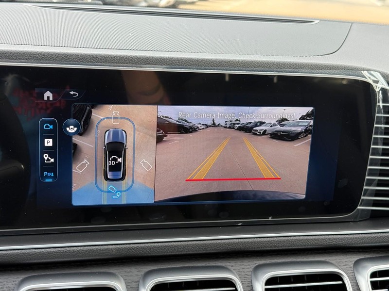 Mercedes-Benz GLE Vehicle Full-screen Gallery Image 19