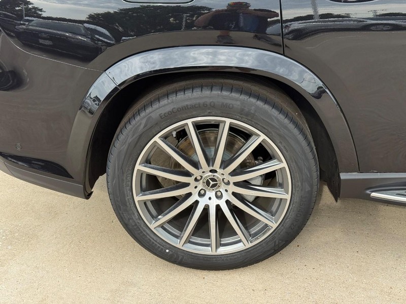 Mercedes-Benz GLS Vehicle Full-screen Gallery Image 6