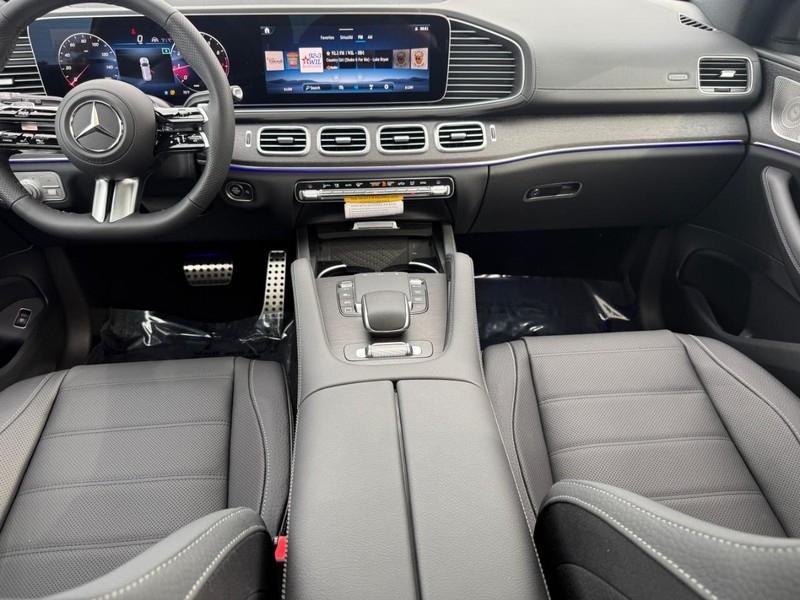 Mercedes-Benz GLS Vehicle Full-screen Gallery Image 9