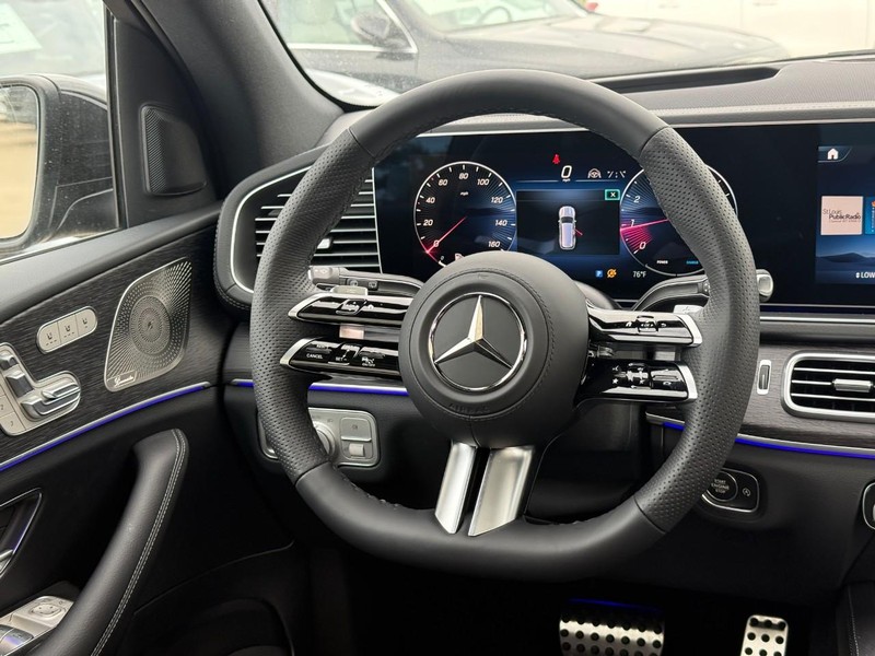 Mercedes-Benz GLS Vehicle Full-screen Gallery Image 10