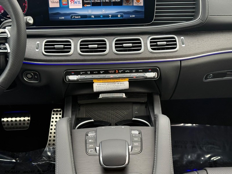 Mercedes-Benz GLS Vehicle Full-screen Gallery Image 12