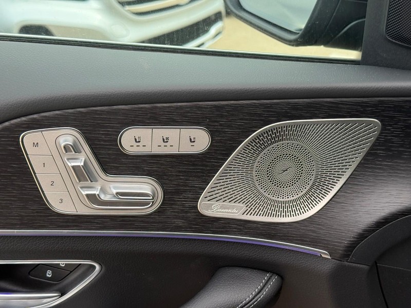 Mercedes-Benz GLS Vehicle Full-screen Gallery Image 14