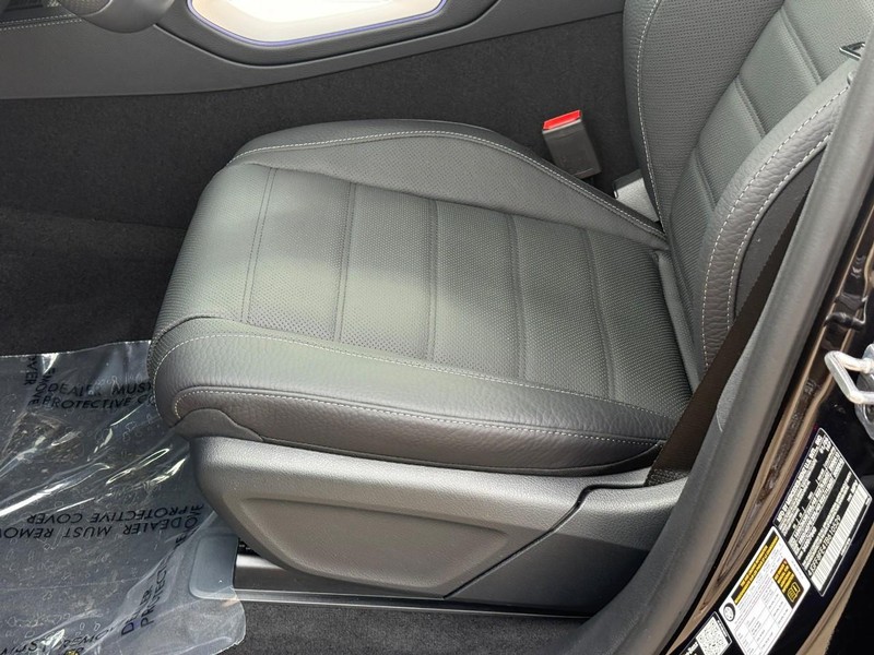 Mercedes-Benz GLS Vehicle Full-screen Gallery Image 15